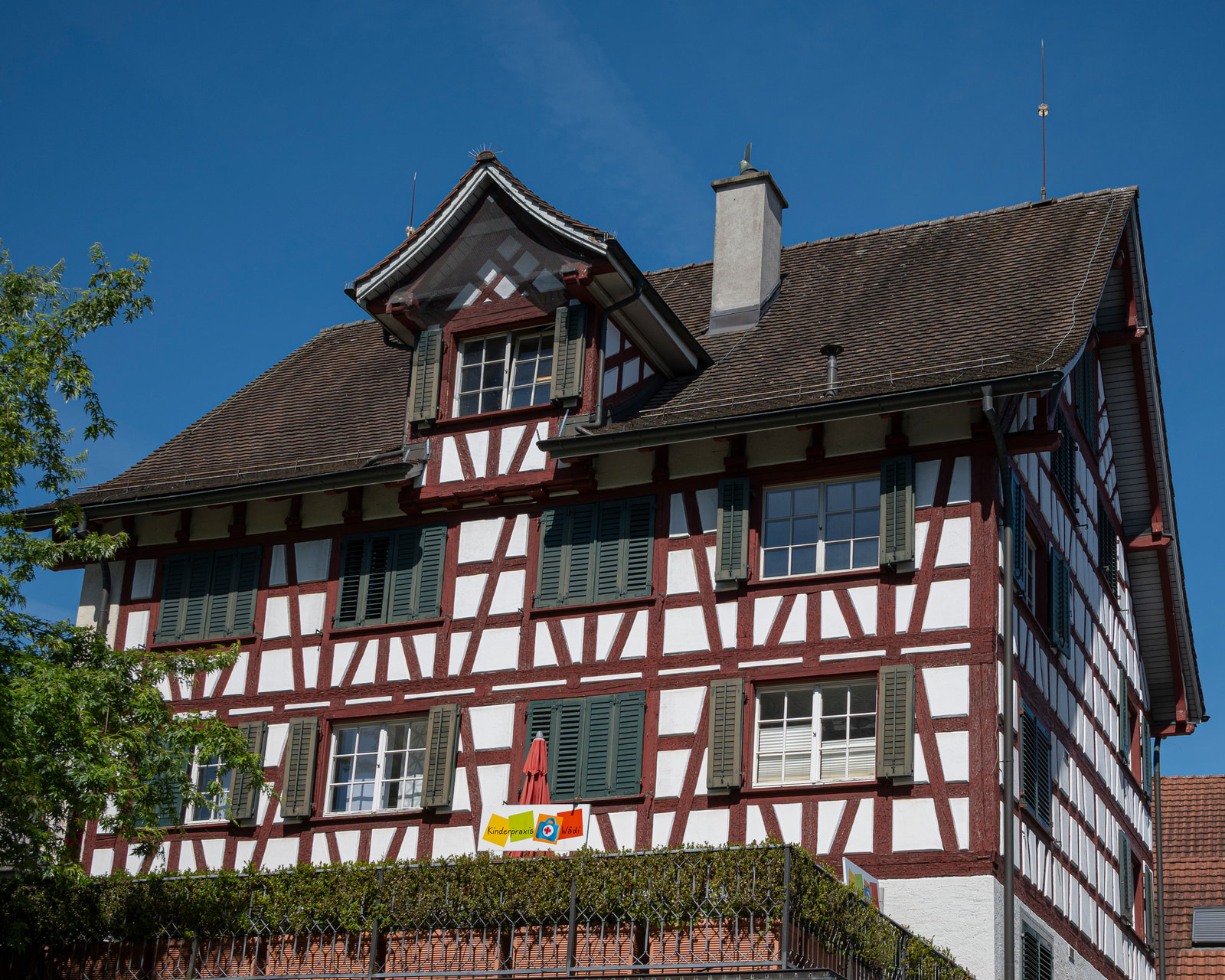 Practice surroundings and exterior view